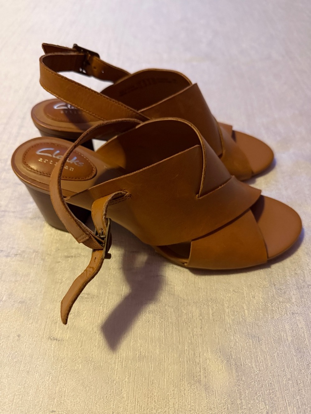 Clarks Women's Brown Leather Crisscross Slingback Sandal Heels - Picture 4 of 6